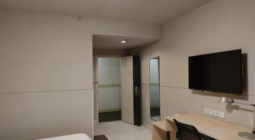 Jinjiang Inn Zhengzhou Dashiqiao Metro Station 2*,